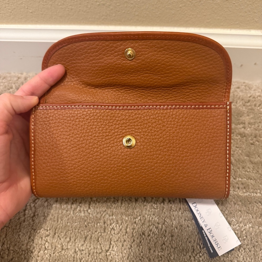 Dooney & Bourke Pebble Grain Leather Continental Clutch Wallet Luca Caramel NWT - Picture 4 of 5
